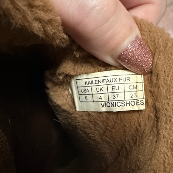 Vionic Slippers - Picture 4 of 5